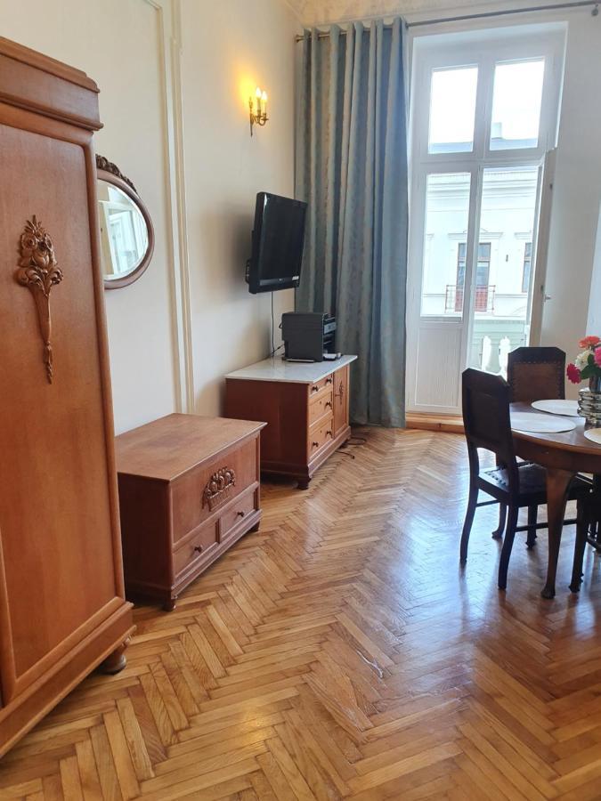 Prestige Aparthotel Piotrkowska 82 - Wyjatkowy Widok Na Deptak 罗兹 外观 照片