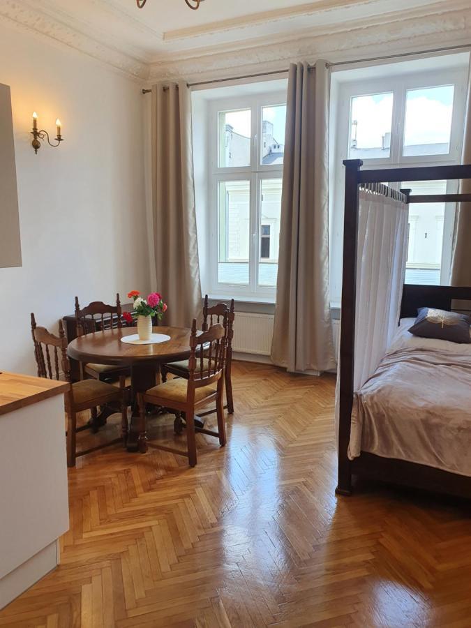 Prestige Aparthotel Piotrkowska 82 - Wyjatkowy Widok Na Deptak 罗兹 外观 照片