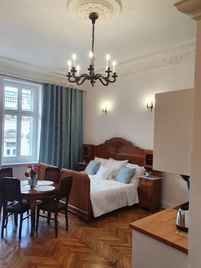 Prestige Aparthotel Piotrkowska 82 - Wyjatkowy Widok Na Deptak 罗兹 外观 照片
